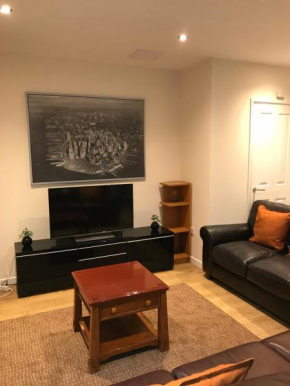 Apex Fox Street Apartment with Free Parking
